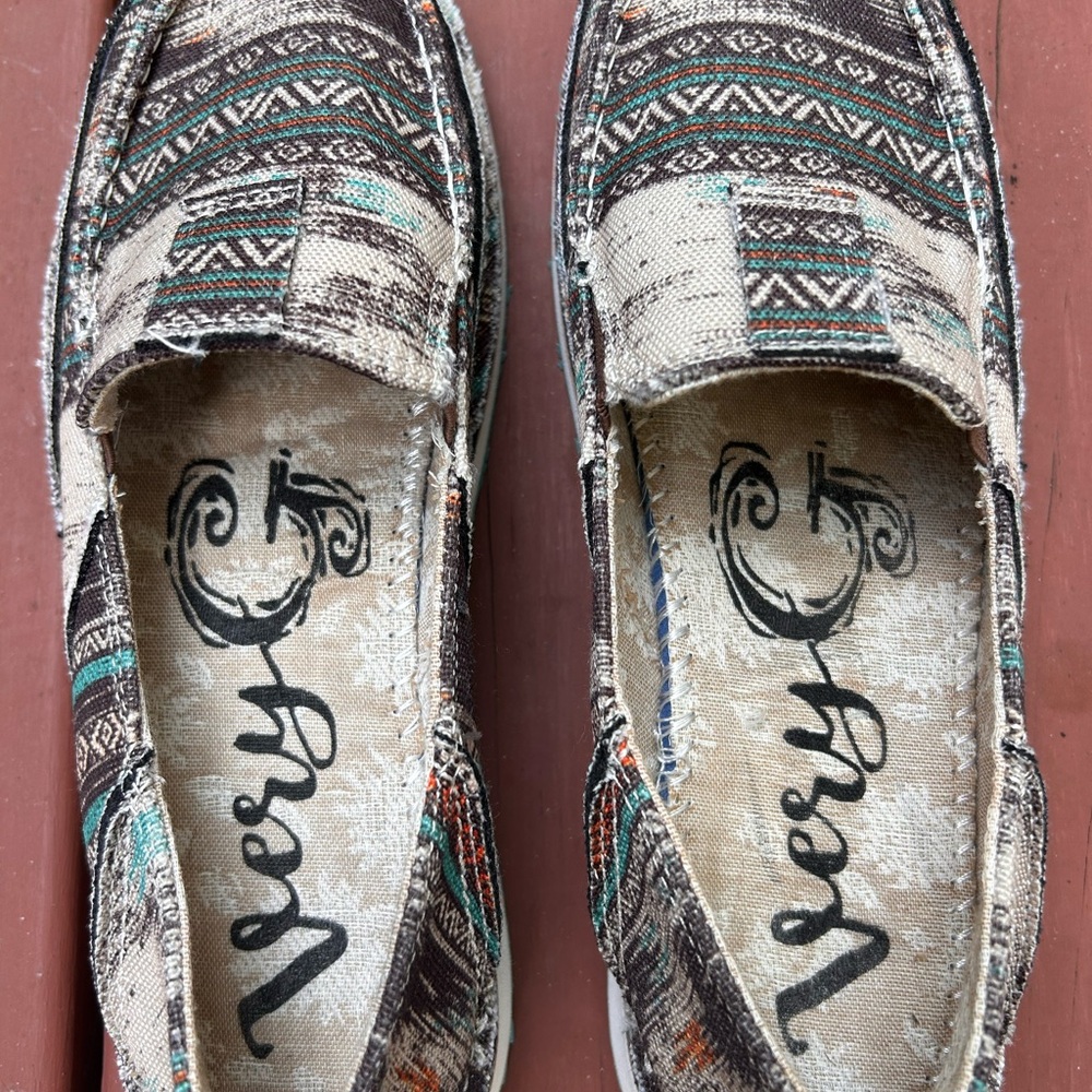 Very G Tribal Pattern Slip-Ons - Picture 4 of 12